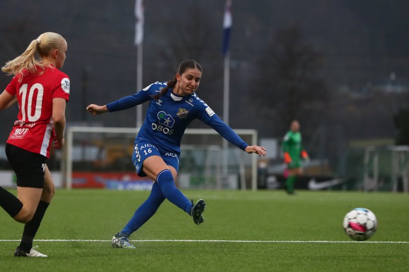 Inauen har prestert godt i Lyn-drakten. Her mot Arna-Bjørnar i høst. Foto: Odd Sindre Tonning