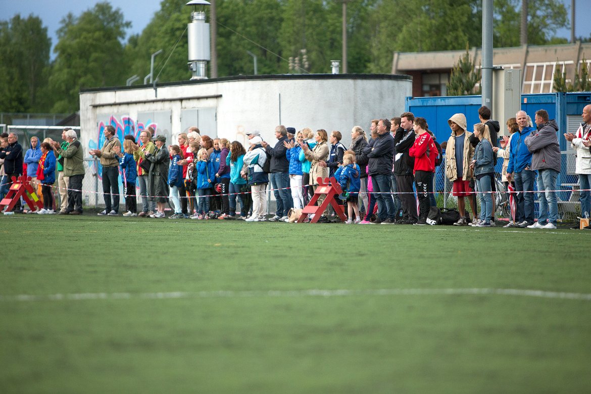Helt andre forhold i 2013, da vi tok i mot Røa i NM på Kringsjå. Her før tribune ble satt opp. Foto: BillyBonkers
