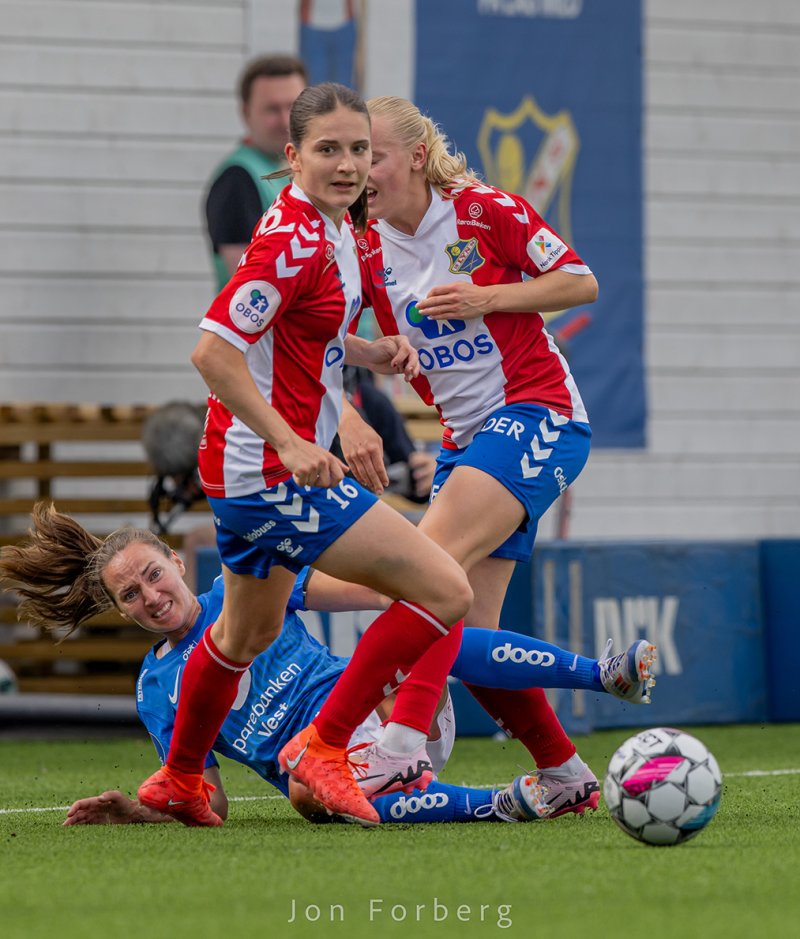 Naina Inauen med nok en god kamp i Lyn-drakten. Her fra Brann-kampen forrige runde. Foto: Jon Forberg