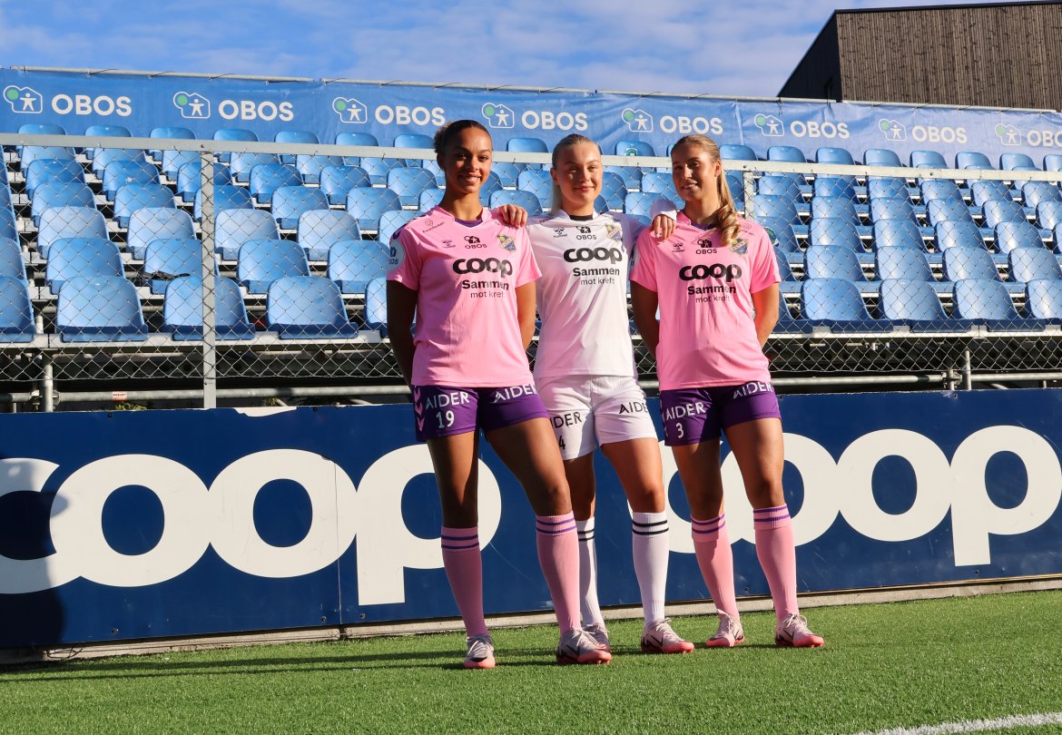 Josefine Birkelund, Una Langkås og Maria Fink. Foto: Thomas Nordeng / Lyn Damer