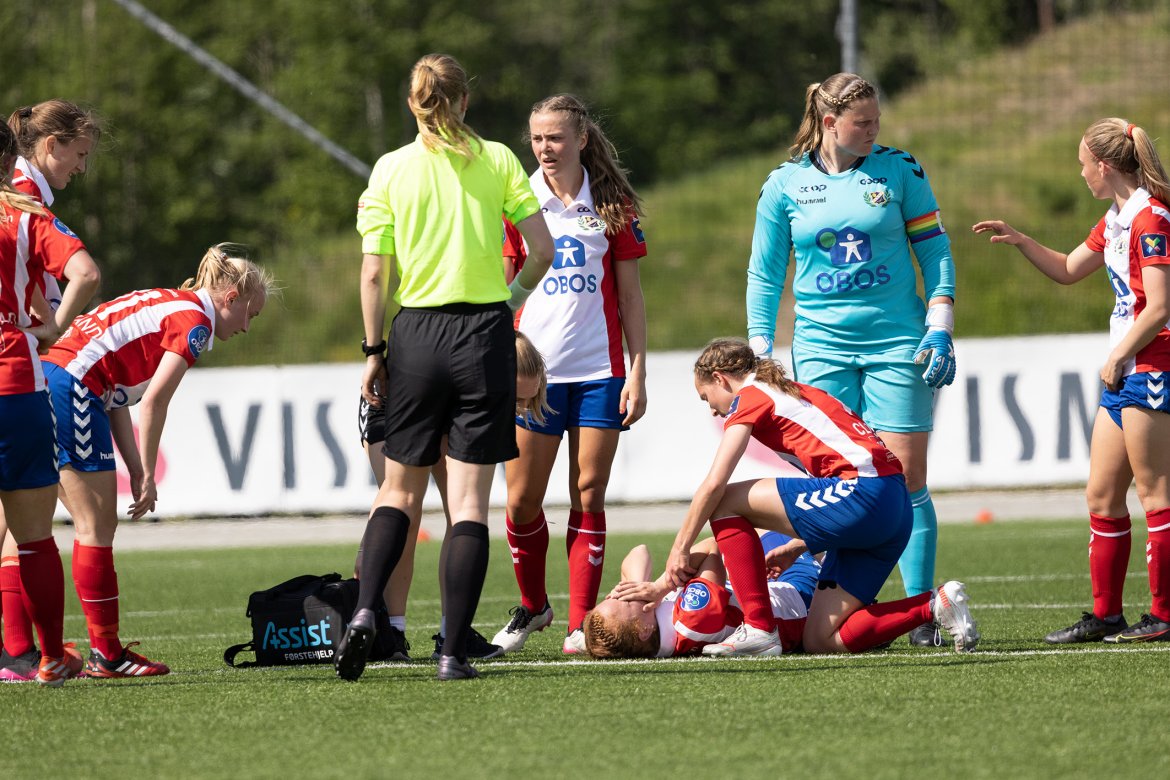 Emilie har alltid passet godt på sine lagvenninner. Foto: BillyBonkers