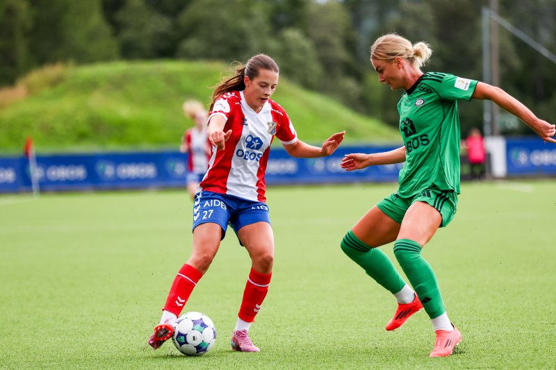 Maia Melgård skal fortsette å drible bort motstandere de neste tre årene. Foto: Petter Alexandersen