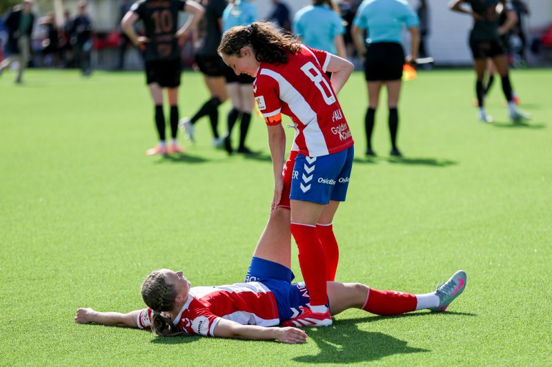 Lyn-spillerne ga alt og litt til og lyktes med å få med seg ett sterkt poeng. Foto: Petter Alexandersen