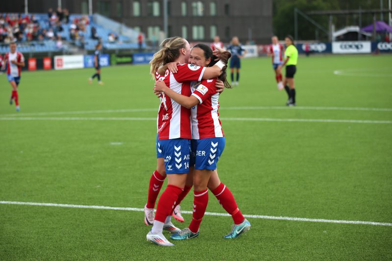 Luisa Luna Galteland etter scoring mot Røa. Foto: Petter Alexandersen