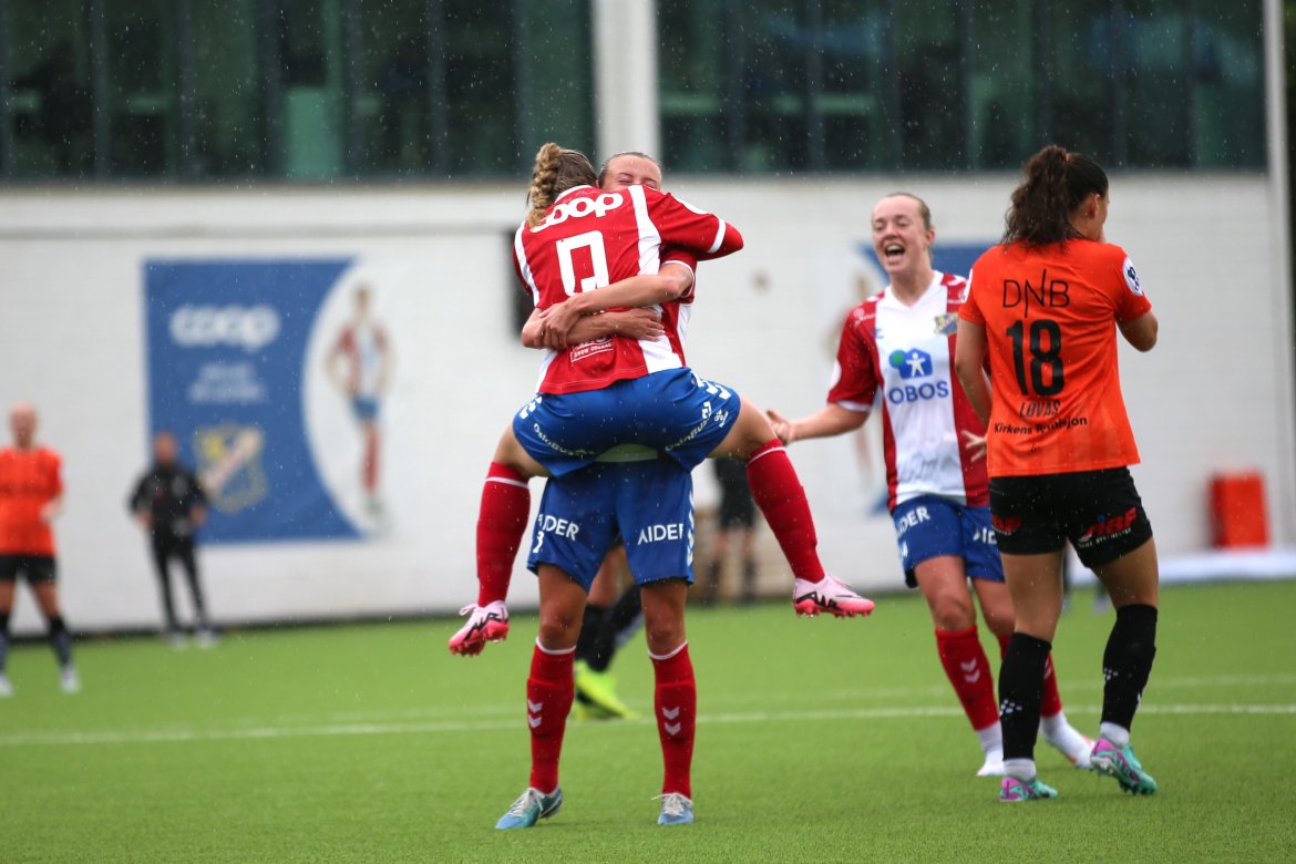 Tunes etter å ha senket Åsane hjemme på Kringsjå. Foto: Petter Alexandersen