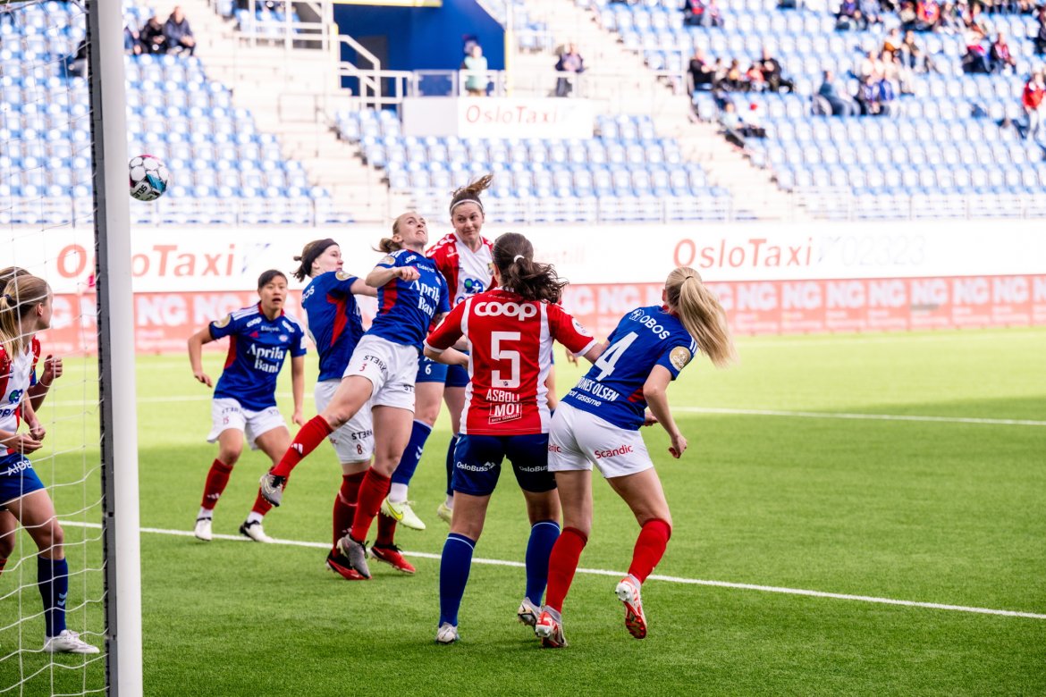 Hernes headet her inn redusering mot Vålerenga i våres. Foto: Kladd.no / Lars Opstad