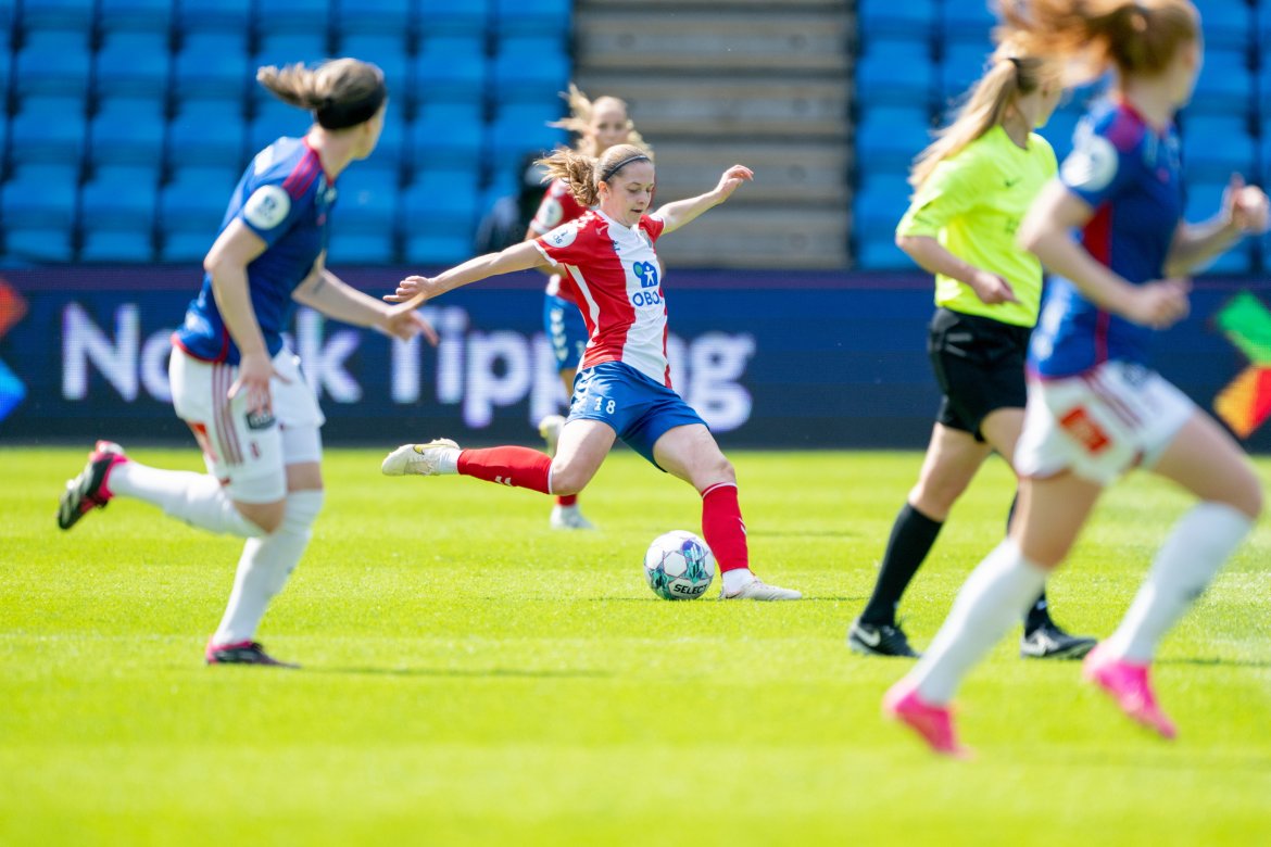 Selma Hernes mot Vålerenga på Ullevaal Stadion i 2023. Foto: Kladd.no / Lars Opstad